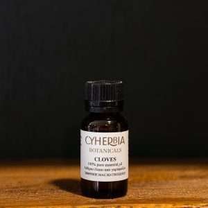 Clove essential oil